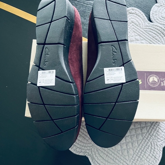Clarks Artisan Daelyn Hill Burgundy Suede Loafers New in Size 11 New in Box - Picture 8 of 9